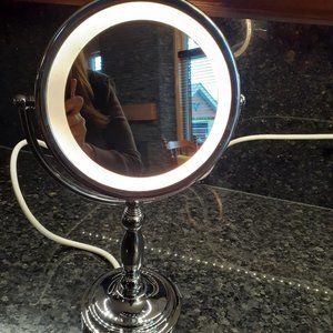 Sold - REVLON NEW REVLON TOUCH LIGHT SWIVAL MAGNIFYING MAKE UP MIRROR